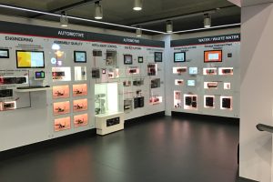 Mitsubishi_Electric_Produktwand_1